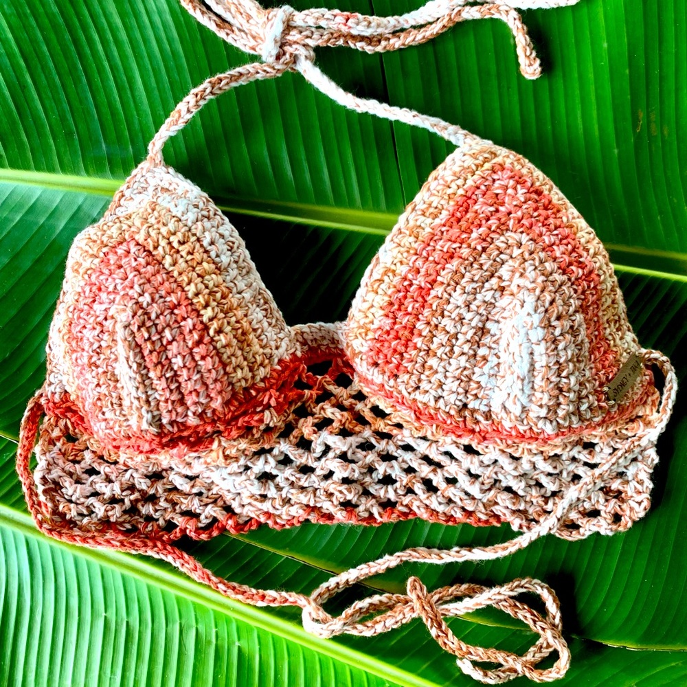 Boho-Chic Coral Marble Crochet Crop Top